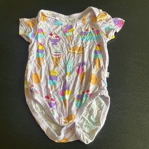 Little sleepies onesie 
6 to 12 months
Perfect condition lightly used